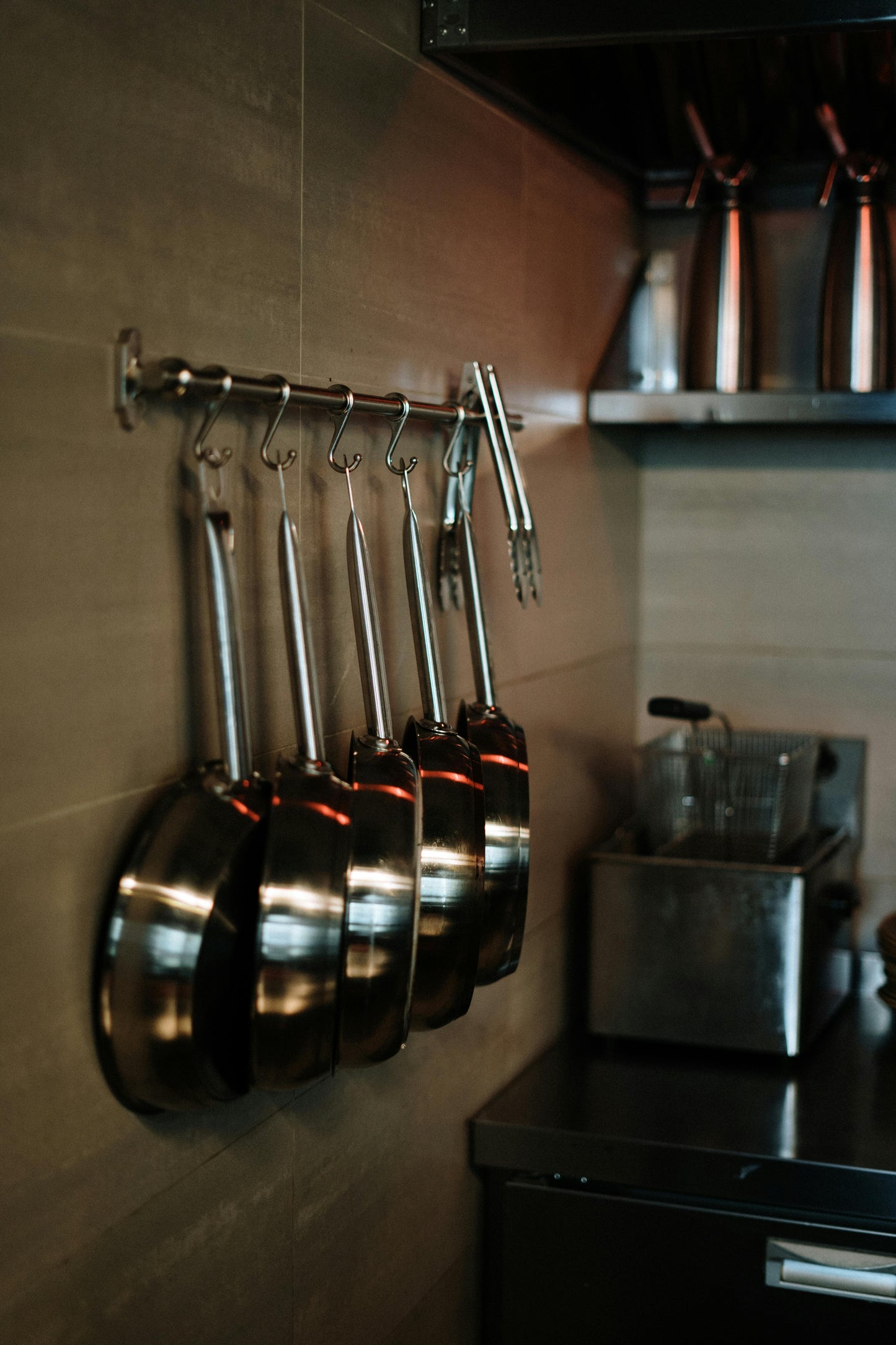 KITCHEN EQUIPMENTS, CATERING TOOLS & DISPOSABLES